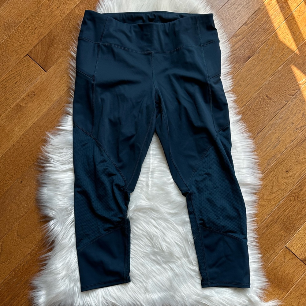 EUC Athleta Peacock Blue Capri Workout Legging